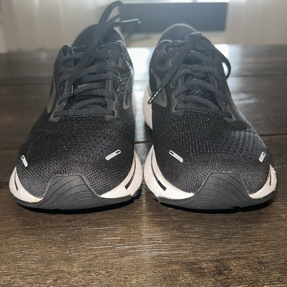Brooks Ghost 14 Sneaker Size 10B Black & White - Picture 2 of 8